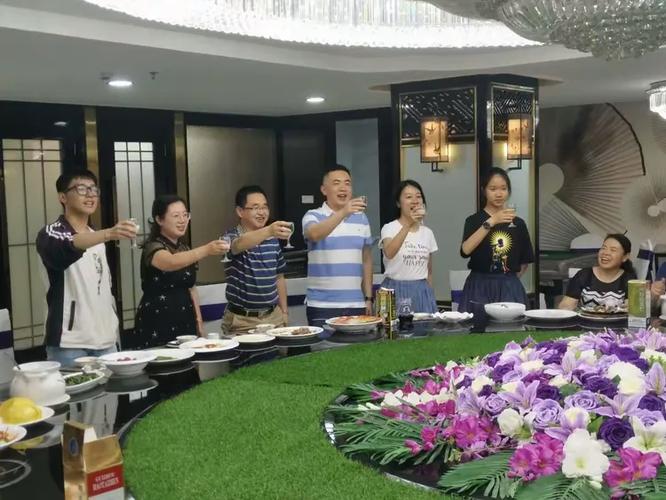葵兰堂的领头人訓杰.两位叔叔和国辉